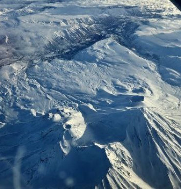 Вид с воздуха на вулканический комплекс Гамчен