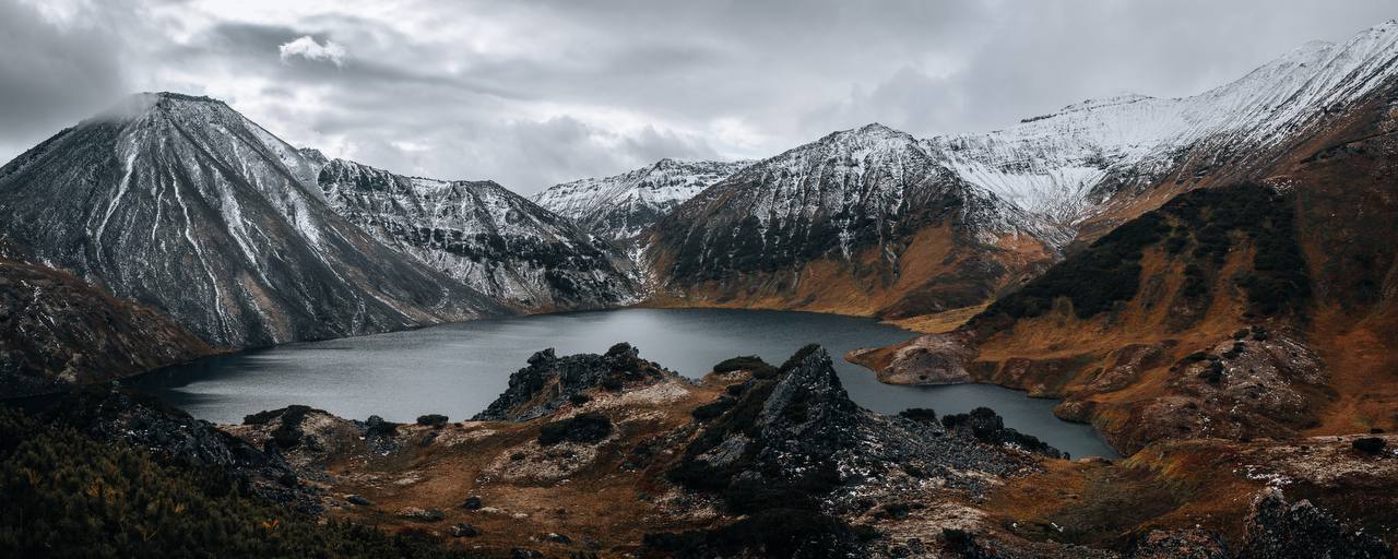 Вулкан Бакенинг находится к северу от Авачинской группы на стыке Ганальского и Валагинского хребтов