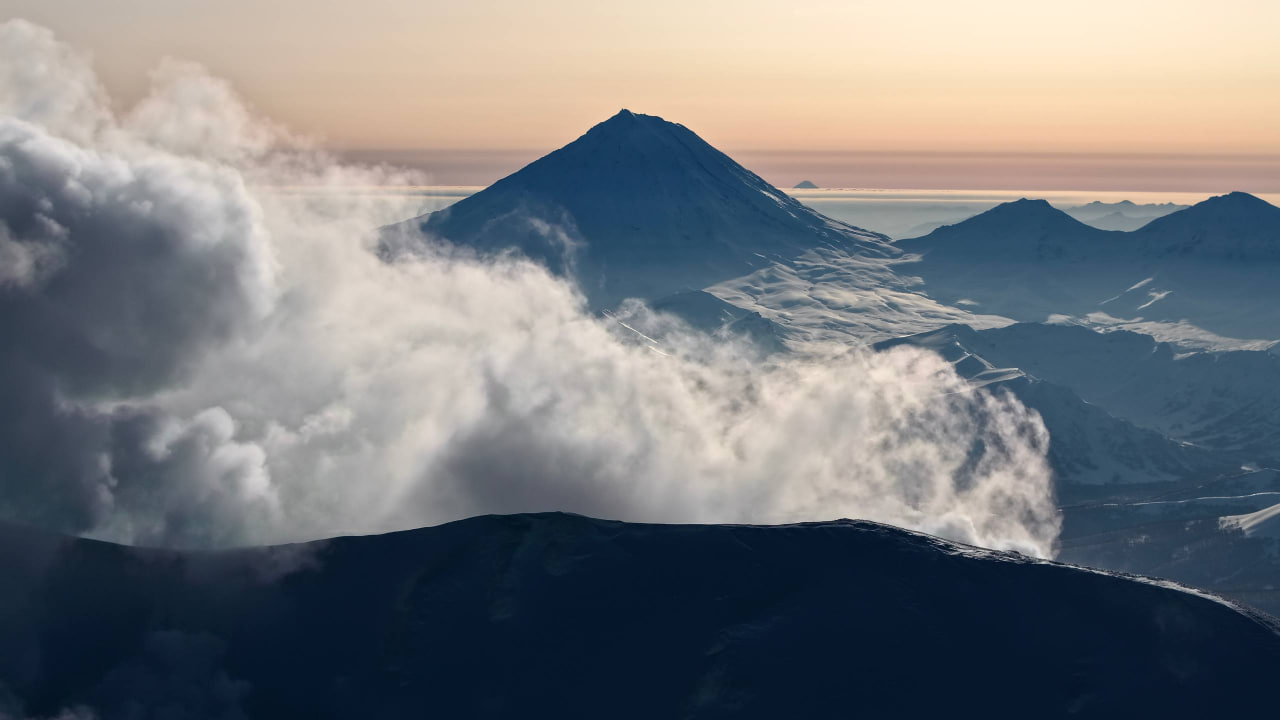 В этом кадре 5 вулканов